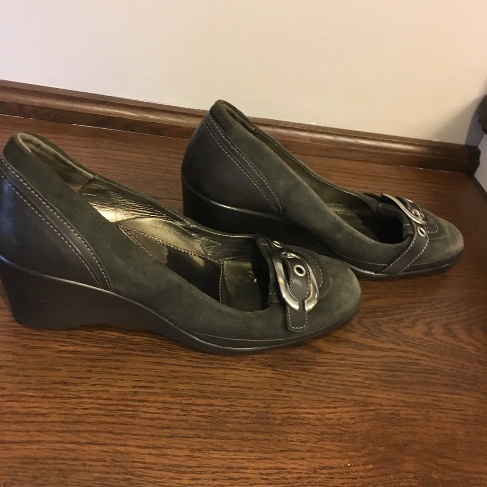 NWOB! CINZIA Suede Ultra Comfortable Platform Shoes in Grey - Size 8